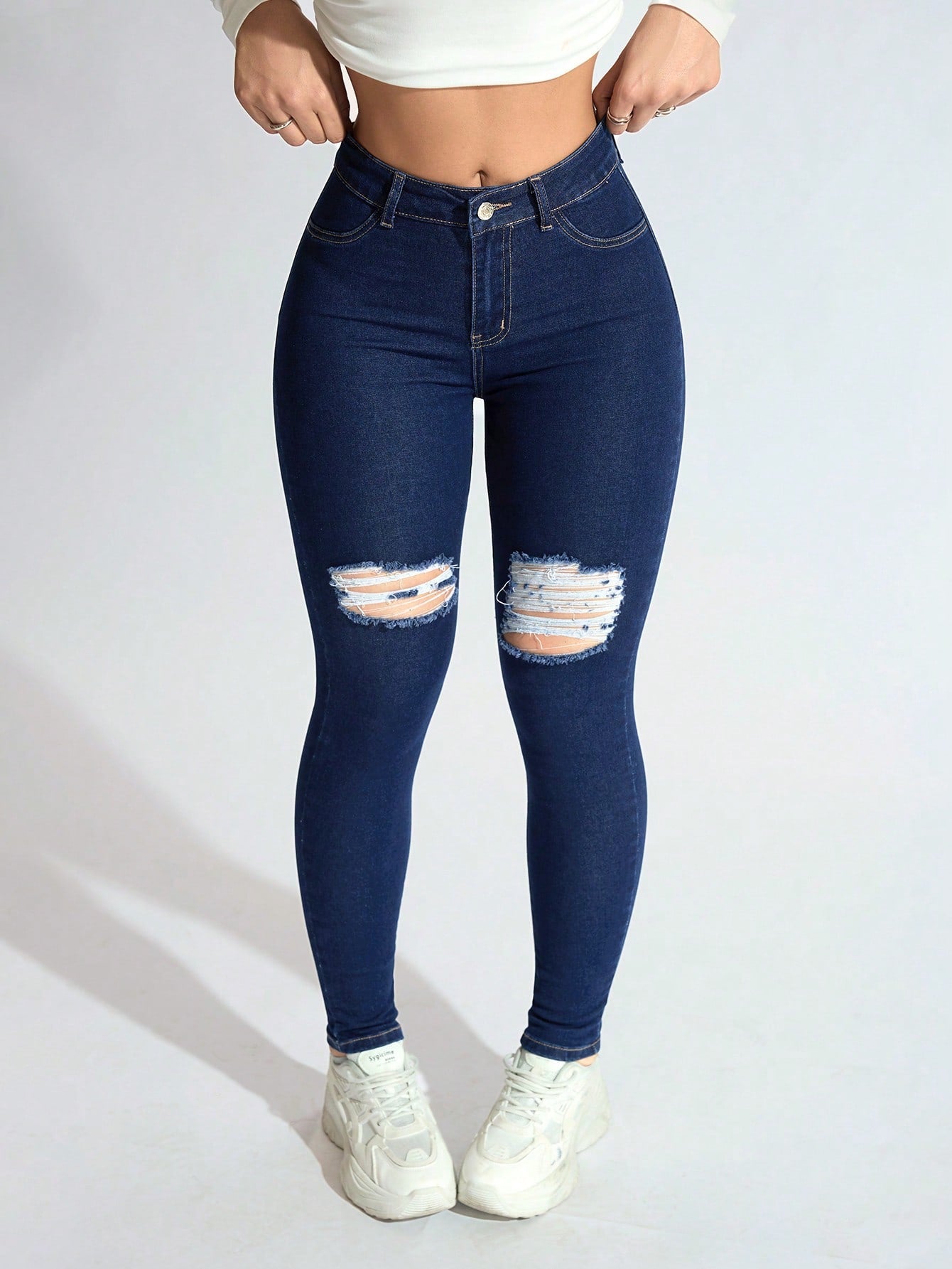 Cherry - Ripped Jeans