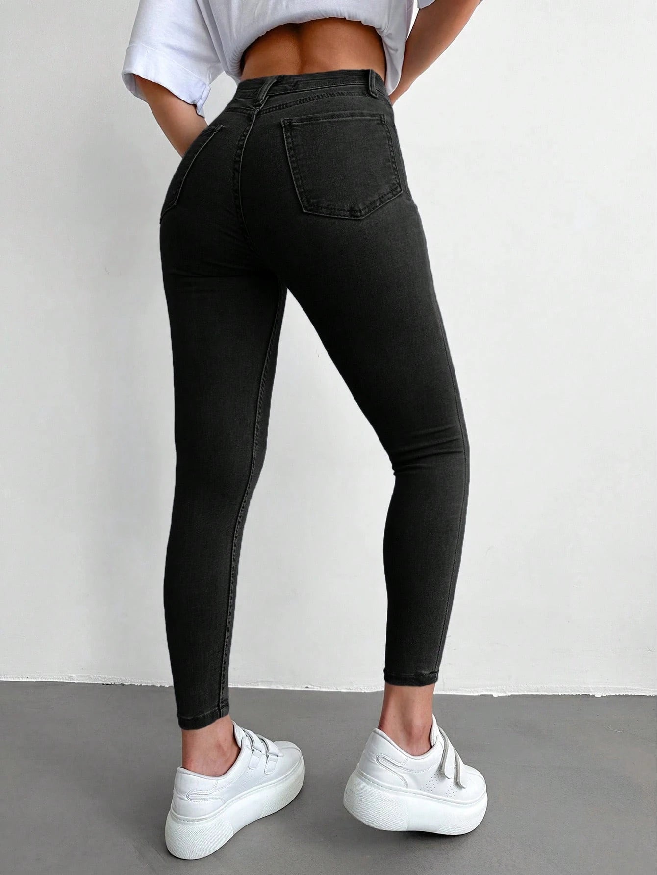 Laurene - Sharp Curve Jeans